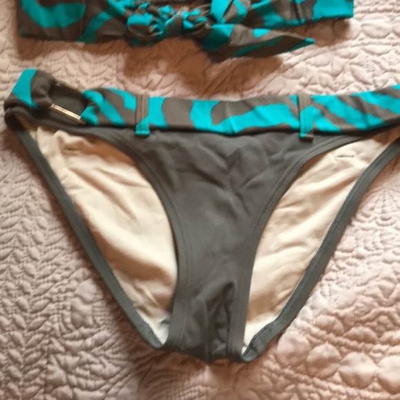 ⬇️FINAL PRICE!🔥👙Victoria’s Secret belted bikini! - Picture 3 of 4